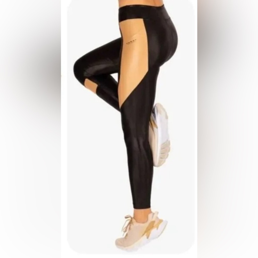 Koral Pista Infinity High Rise Legging Black/Coffee Tan in size Medium